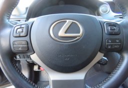 2020 Lexus IS - Image 41