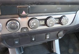 2019 Toyota Tacoma 4WD - Image 34