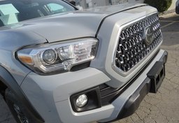 2019 Toyota Tacoma 4WD - Image 13