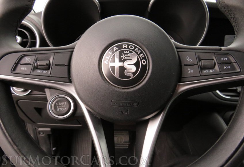 2018 Alfa Romeo Giulia - Image 30