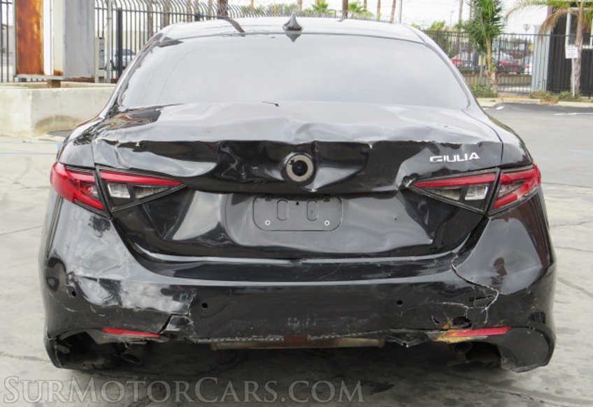 2018 Alfa Romeo Giulia - Image 12