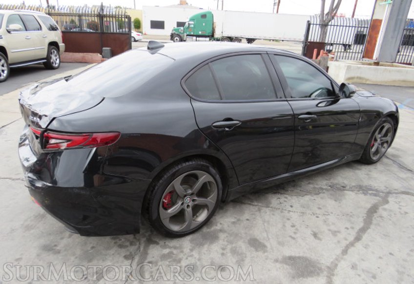 2018 Alfa Romeo Giulia - Image 8