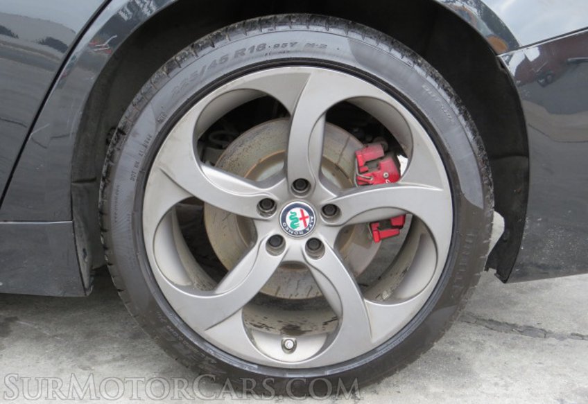 2018 Alfa Romeo Giulia - Image 17