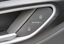 2018 Alfa Romeo Giulia - Image 41