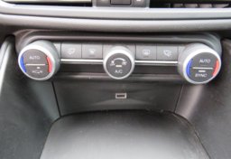 2018 Alfa Romeo Giulia - Image 39