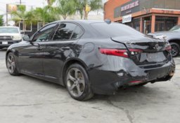 2018 Alfa Romeo Giulia - Image 9