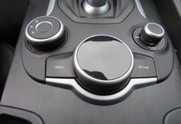 2018 Alfa Romeo Giulia - Image 36