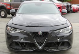 2018 Alfa Romeo Giulia - Image 11