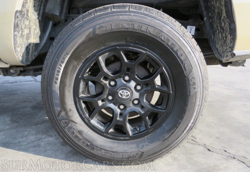 2020 Toyota Tacoma - Image 18