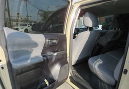 2020 Toyota Tacoma - Image 21