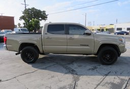 2020 Toyota Tacoma - Image 5