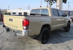 2020 Toyota Tacoma - Image 10