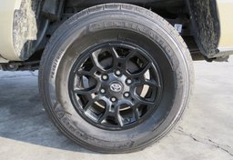 2020 Toyota Tacoma - Image 18