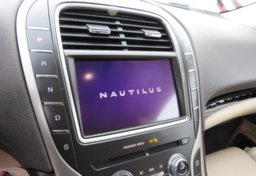 2020 Lincoln Nautilus - Image 31