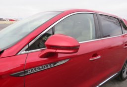 2020 Lincoln Nautilus - Image 13