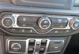 2020 Jeep Gladiator - Image 36