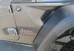 2020 Jeep Gladiator - Image 28