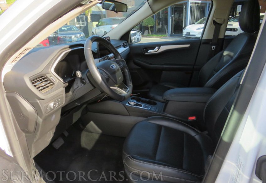 2020 Ford Escape - Image 27