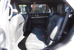 2019 Ford Explorer - Image 32