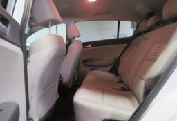 2020 Kia Sportage - Image 31