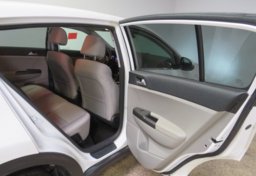 2020 Kia Sportage - Image 24