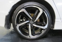 2022 Honda Accord - Image 16