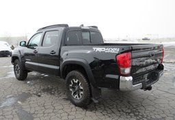2016 Toyota Tacoma - Image 5