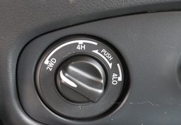 2022 Nissan Frontier - Image 40