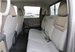 2022 Nissan Frontier - Image 28