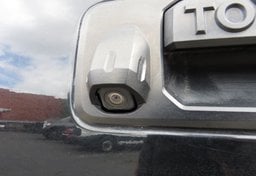 2014 Toyota Tundra 4WD Truck - Image 17