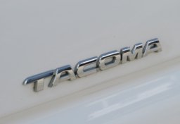 2013 Toyota Tacoma - Image 19