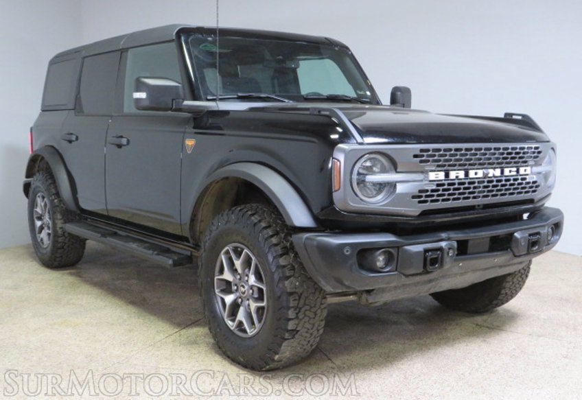 2023 Ford Bronco - Image 3