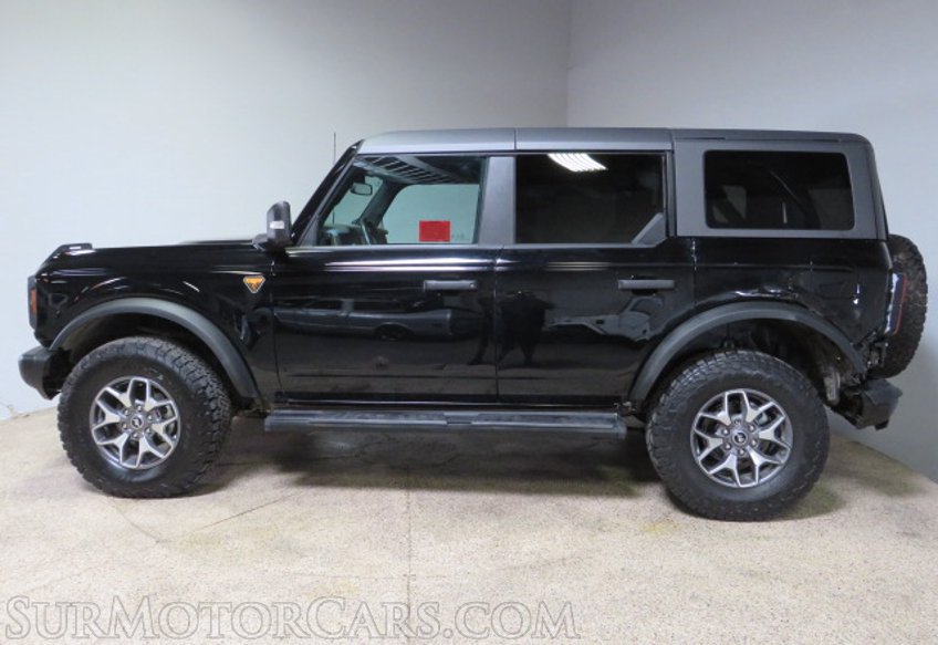 2023 Ford Bronco - Image 12