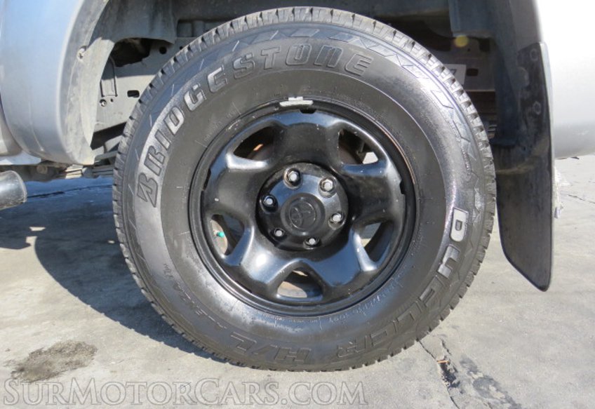 2015 Toyota Tacoma - Image 16