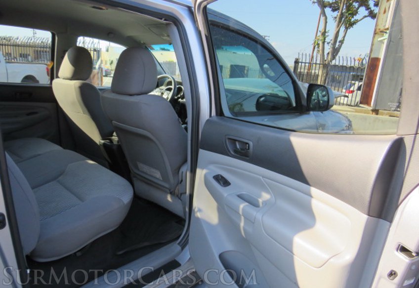 2015 Toyota Tacoma - Image 23