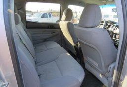 2015 Toyota Tacoma - Image 29