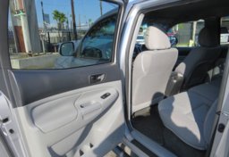 2015 Toyota Tacoma - Image 22