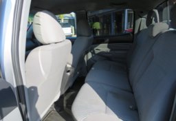 2015 Toyota Tacoma - Image 28