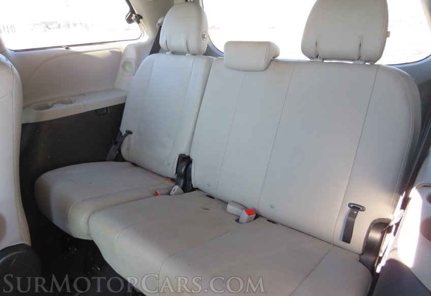 2016 Toyota Sienna - Image 29