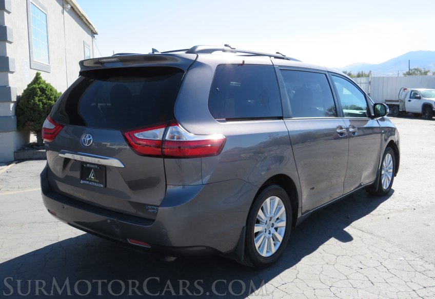 2016 Toyota Sienna - Image 5