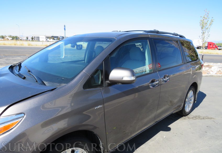 2016 Toyota Sienna - Image 14