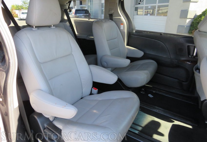 2016 Toyota Sienna - Image 31