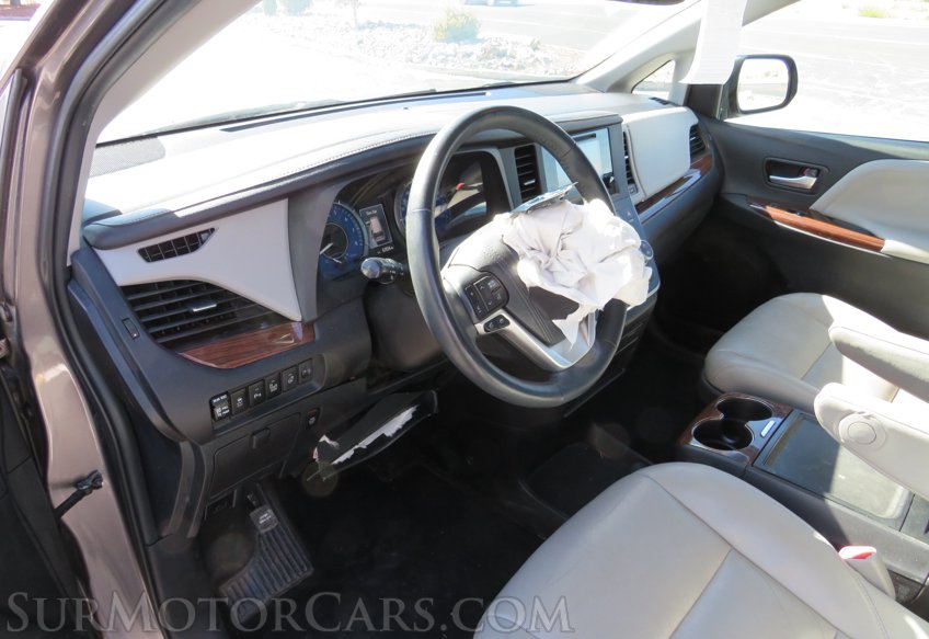 2016 Toyota Sienna - Image 22