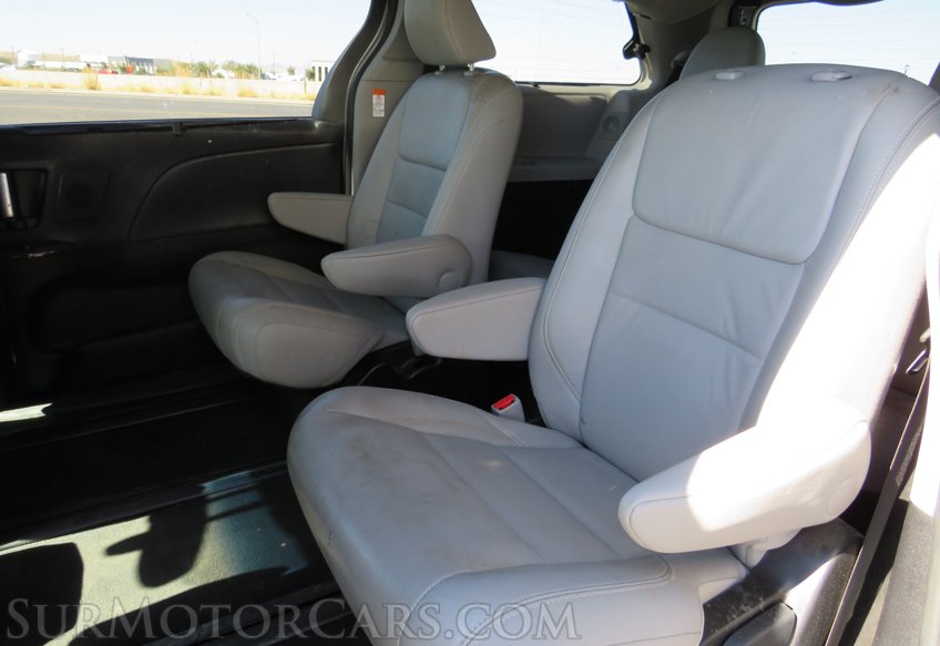 2016 Toyota Sienna - Image 27