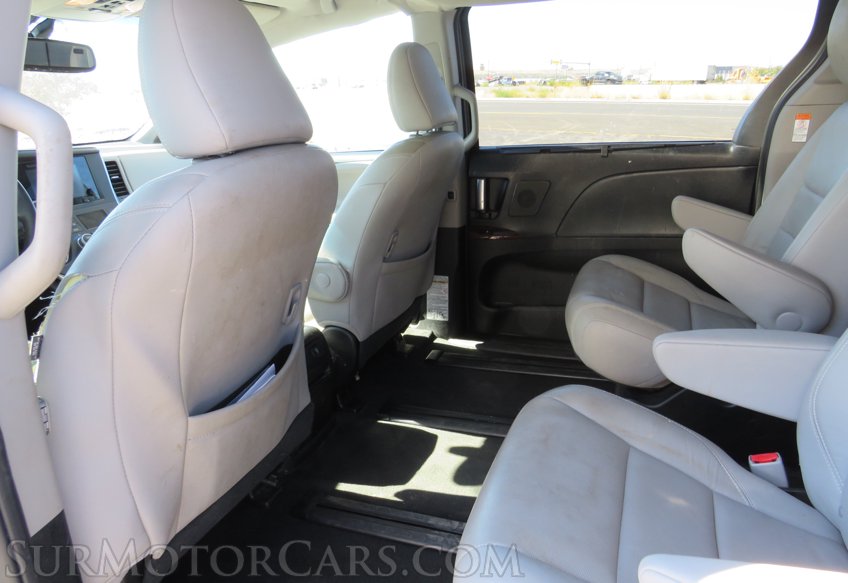 2016 Toyota Sienna - Image 26