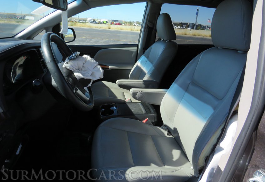 2016 Toyota Sienna - Image 23