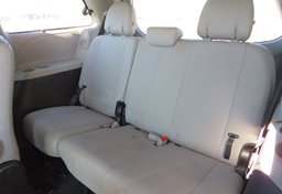 2016 Toyota Sienna - Image 29