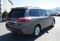 2016 Toyota Sienna - Image 5