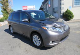 2016 Toyota Sienna - Image 2