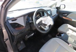 2016 Toyota Sienna - Image 22